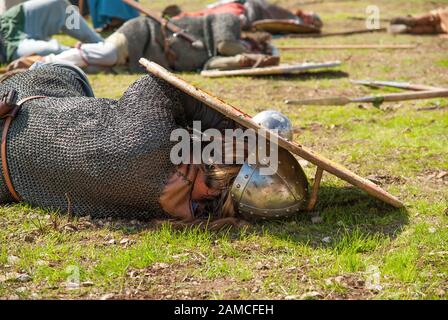 Campo di battaglia vittima di una rievocazione di battaglia anglosassone Foto Stock