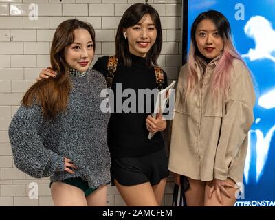 New York, New York, Stati Uniti. 12th Gen 2020. New York, New York, Stati Uniti: L'annuale No Pants Subway Ride torna in città per la 19th volta. Credit: Corine Sciboz/Zuma Wire/Alamy Live News Foto Stock