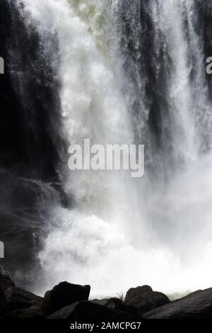 Athirappilly Cascate del Kerela, India. Foto Stock
