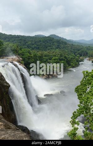 Athirappilly Cascate del Kerela, India. Foto Stock