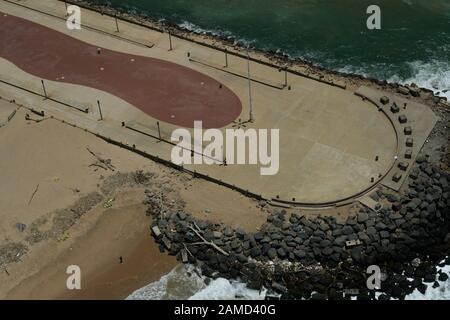 Durban, KwaZulu-Natal, Sud Africa, vista aerea, paesaggio, inquinamento di plastica, spazzatura, rifiuti lavati sulla spiaggia, lungomare della Laguna Blu Foto Stock