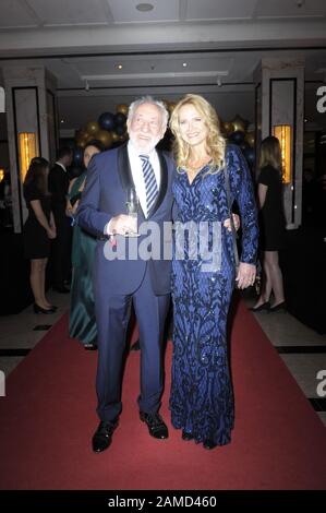 Dieter Hallervorden und seine Freundin Christiane Zander beim 120. Presseball Berlin 'Liebesgruesse aus Europa' im Maritim Hotel Berlin am 11.01.2020 Foto Stock