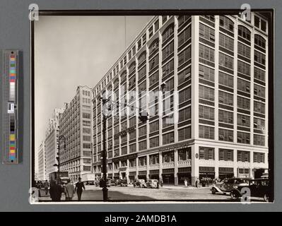 Spring and Varick Streets, Manhattan Westinghouse Electric Supply Co. E altri edifici loft lungo Varick Street, showroom ai piani inferiori. Citazione/riferimento: CNY n. 16 Codice: I.A.3.; Spring and Varick Streets, Manhattan. Foto Stock