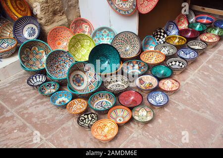 Marocchino Tradizionale Souvenir Piatti E Pentole Di Creta Souk In 