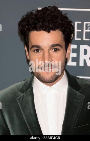 Christopher Abbott partecipa al 25th Annual Critics' Choice Awards al Barker Hangar di Santa Monica, Los Angeles, California, Stati Uniti, il 12 gennaio 2020. | utilizzo in tutto il mondo Foto Stock