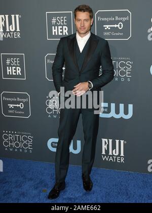 Los Angeles, Stati Uniti. 12th Gen 2020. Justin Hartley arriva al 25th Annual Critics' Choice Awards che si tiene al Barker Hangar di Santa Monica, California, domenica 12 gennaio 2020. (Foto Di Snanlee B. Mirador/Sipa Usa) Credito: Sipa Usa/Alamy Live News Foto Stock