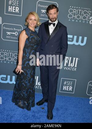 Los Angeles, Stati Uniti. 12th Gen 2020. Noah Wyle, Sara Wells partecipa al 25th Annual Critics' Choice Awards al Barker Hangar il 12 gennaio 2020 a Santa Monica, California Credit: Tsuni/USA/Alamy Live News Foto Stock