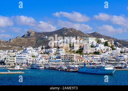 Porto di Naxos, un'isola greca nel Mare Egeo, Grecia Foto Stock