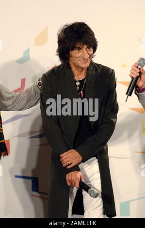 Milano Italia 10/07/2006 i Rolling Stones durante la conferenza stampa prima del concerto :Ronnie Wood. Foto Stock