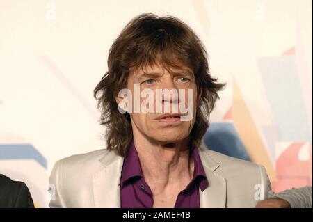 Milano Italia 10/07/2006 i Rolling Stones durante la conferenza stampa prima del concerto: Mick Jagger Foto Stock