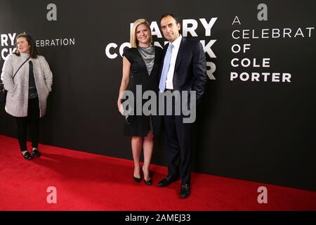 Serata di apertura per Harry Connick Jr- a Celebration of Cole Porter presso il Teatro Nederlander - Arrivi. Con: Kate Bolduan, Michael David Gershenson Dove: New York, New York, Stati Uniti Quando: 12 Dicembre 2019 Credito: Joseph Marzullo/Wenn.com Foto Stock