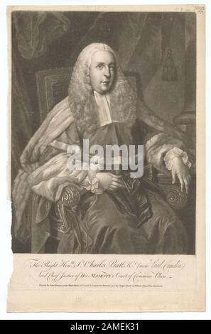 Il Giusto Hondle Sr Charles Pratt Kt (ora Lord Camden), Lord Chief Justice of His Majesty's Court of Common Pleas i numeri di volume riportati qui si riferiscono al volume originale della pubblicazione, non della pubblicazione di Lossing. Tra i centri di stampa figurano Francesco Bartolozzi, Peter S. Duval, Fenner, Sears & Co., H.B. Sala, Peter Maverick E James Smile. Titolo dalla pagina del titolo del volume extra-illustrato. Em6035; L'Honble Di Destra. Charles Pratt Kt. (Ora Lord Camden), Lord Chief Justice of His Majesty's Court of Common Pleas. Foto Stock