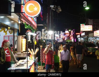 Pattaya, Thailandia - 23 dicembre 2019: Gelateria turca su Walking Street. Foto Stock