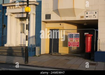 Aberystwyth Ceredigion UK 10 gennaio 2019: Aberystwyth Public Shelter ha chiuso a causa di "Demolition in Progress" Foto Stock