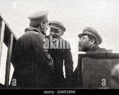 Lenin, Trotsky e Kamenev dopo i loro discorsi di fronte all'Armata Rossa, viaggiando verso il fronte polacco, 5th maggio 1920. Foto Stock
