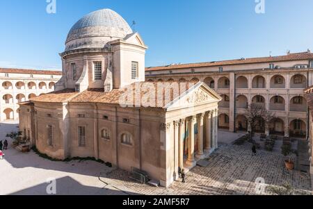 La Vieille Charite o Old Charity un ex almshouse con la Cappella centrale, nella giornata di sole a Marsiglia Francia Foto Stock