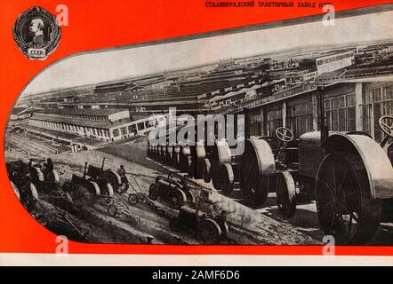 La vita in Unione Sovietica in 1930s. Dal libro di propaganda sovietico. Stabilimento Trattore Stalingrad Foto Stock