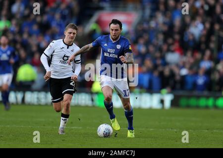 Cardiff, Regno Unito. 12th Gen 2020. Lee Tomlin della città di Cardiff in azione. EFL Skybet Championship match, Cardiff City / Swansea City al Cardiff City Stadium domenica 12th gennaio 2020. Questa immagine può essere utilizzata solo per scopi editoriali. Solo uso editoriale, licenza richiesta per uso commerciale. Nessun utilizzo nelle scommesse, nei giochi o nelle singole pubblicazioni club/campionato/giocatore. PIC by Andrew Orchard/Andrew Orchard sports photography/Alamy Live News Credit: Andrew Orchard sports photography/Alamy Live News Foto Stock