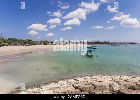 Acque turchesi nella baia di Kuta, Bali, Indonesia Foto Stock