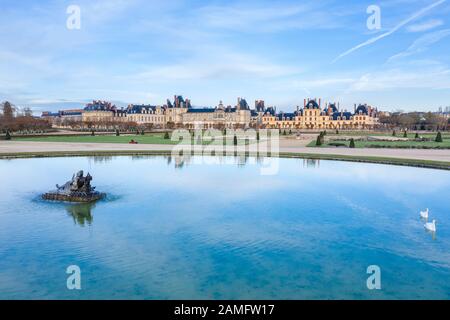 Francia, Senna e Marna, Fontainebleau, parco e Chateau Royal de Fontainebleau elencati come Patrimonio Mondiale dall'UNESCO, il Rond d'eau, Tibre statua // fra Foto Stock
