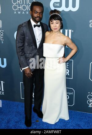 Santa Monica, Stati Uniti. 12th Gen 2020. Santa MONICA, LOS ANGELES, CALIFORNIA, USA - 12 GENNAIO: William Jackson Harper e Ali Ahn arrivano al 25th Annual Critics' Choice Awards tenutosi al Barker Hangar il 12 gennaio 2020 a Santa Monica, Los Angeles, California, Stati Uniti. (Foto Di Xavier Collin/Image Press Agency) Credit: Image Press Agency/Alamy Live News Foto Stock