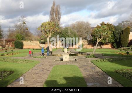 Il giardino murato al Priory Park in Winter, Prittlewell, Southend on Sea, Essex, UK - Gennaio 2020 Foto Stock
