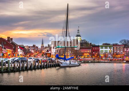 Annapolis, Maryland, USA dal porto di Annapolis al tramonto. Foto Stock