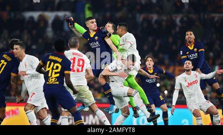 Roma e Juventus protagonisti in azione durante il campionato italiano Serie A partita di calcio tra AS Roma e Juventus il 12 gennaio 2020 allo Stadio Olimpico di Roma, Italia - Foto Federico Proietti/ESPA-Imaes Foto Stock