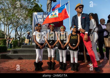 Miami, Stati Uniti. 13th Gen 2020. I bambini partecipano alla cerimonia presso Il Piccolo centro culturale di Haiti a Miami.Haiti ha segnato il 10th anniversario della sua più grande tragedia dei terremoti con una commemorazione a bassa chiave che includeva cerimonie private, un viaggio nel sangue e una rinnovata richiesta di unità da parte del suo presidente. Credit: Sopa Images Limited/Alamy Live News Foto Stock