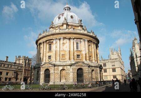 La Bodleian Library fondata nel 1602 è una delle più antiche biblioteche d'Europa. Viene utilizzata come principale biblioteca di ricerca dell'Università di Oxford. Foto Stock