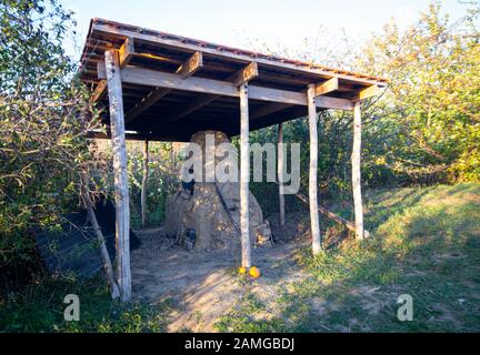 Vecchia fornace di ceramica in museo all'aperto Park Rochus, Uherske Hradiste, Repubblica Ceca Foto Stock