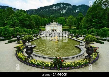 Germania, palazzo Linderhof in Baviera uno dei castelli dell'ex re Ludovico II Foto Stock