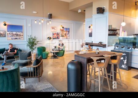 Grande apertura a Joe e la Posizione Del Succo nel City Center Bishop Ranch, San Ramon, California, 26 novembre 2019. Joe and the Juice è un esclusivo juice bar e caffetteria con diverse posizioni nella zona della Baia di San Francisco. () Foto Stock