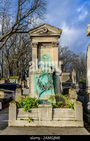 Tomba commemorativa decorata di Claude Vignon nel cimitero di Père Lachaise, Parigi 75020, Francia. Foto Stock