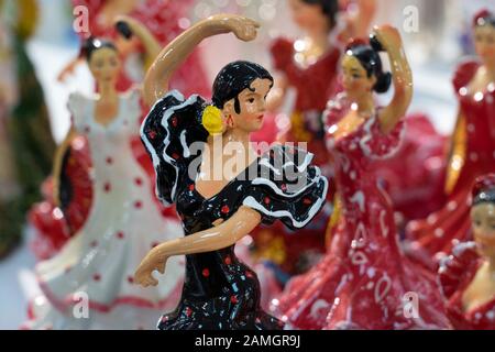 Ballerini di flamenco nel negozio turistico, Siviglia, Andalusia, Spagna, Europa Foto Stock