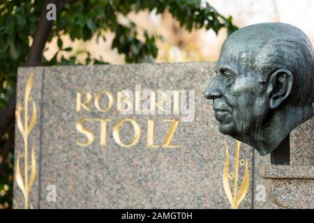 Monumento di Robert Stolz a Vienna Stadtpark (Austria) in inverno Foto Stock