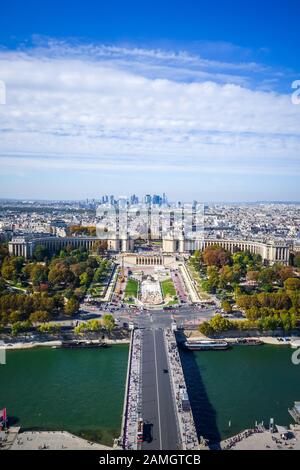 Antenna vista della città dalla Torre Eiffel, Parigi, Francia Foto Stock