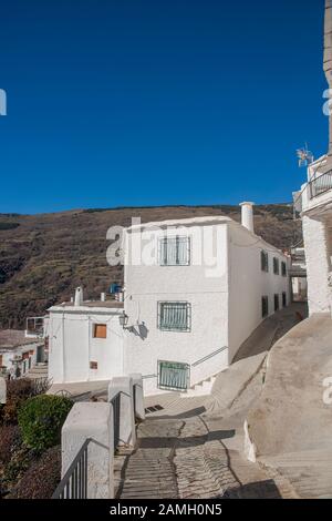 Strada nel comune rurale di Capileira, Alpujarra de Granada Foto Stock