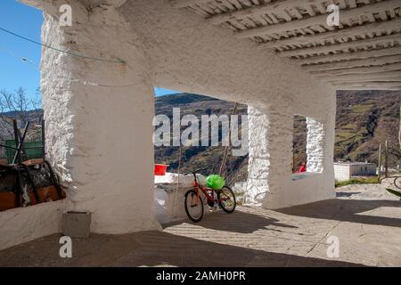 Strada nel comune rurale di Capileira, Alpujarra de Granada Foto Stock