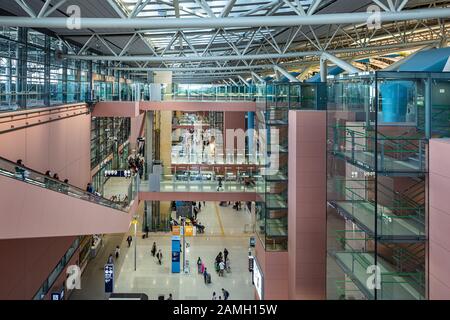 Aeroporto Di Kansai. Costruito su un'isola artificiale nel mezzo della Baia di Osaka, al largo della costa di Honshu. Foto Stock