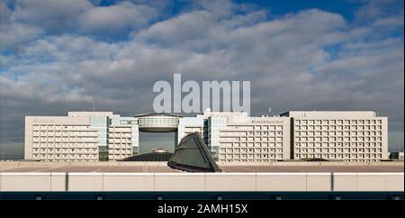 Kansai Airport - Hotel Nikko E Aeroplaza Building. Costruito su un'isola artificiale nel mezzo della Baia di Osaka, al largo della costa di Honshu. Foto Stock