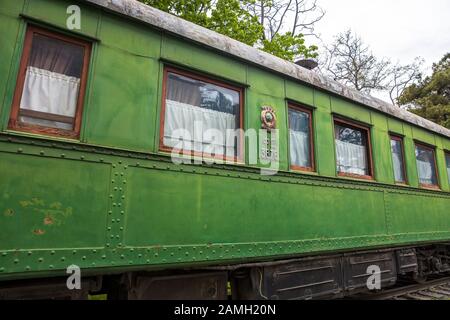 Gori, GEORGIA - 2 MAGGIO 2019: Dettaglio della carrozza ferroviaria personale di Stalin di fronte al Museo di Stalin a Gori, Georgia. Il museo è dedicato a Foto Stock