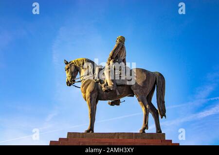 Statua sulla collina prima del castello di Buda, Budapest, Ungheria. Foto Stock