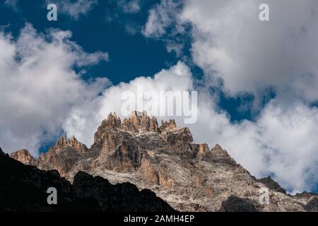 Vista panoramica sulle Dolomiti, Dreischusterspitze. Foto Stock