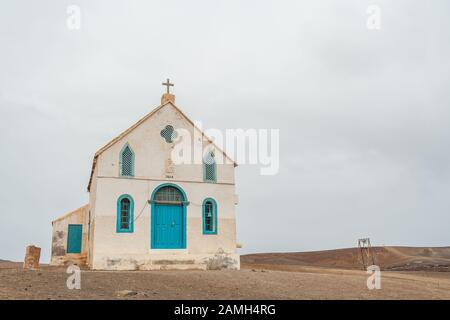 Chiesa della Madonna Della Compassione costruita nel 1853, la più antica chiesa di Sal Island, Pedra de Lume, Isole di Capo Verde, Africa. Foto Stock