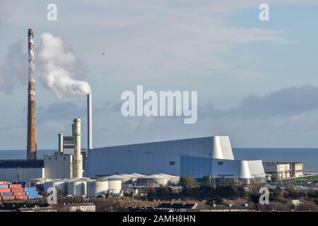 Dublino, Irlanda - 13 Gennaio 2020: Centrale Elettrica Pigeon House E Rifiuti Di Dublino Verso Lo Stabilimento Di Covanta Energy Foto Stock