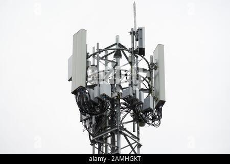 Un palo per cellulari 5G/4G a Cardiff, Galles, Regno Unito. Foto Stock
