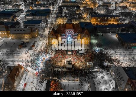 Il drone ha girato sopra la città svedese Östersund durante la cerimonia di apertura del campionato del mondo di Biathlon. Foto Stock