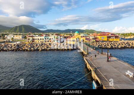 Terminal Delle Navi Da Crociera Di Port Zante, Basseterre, St. Kitts, St. Kitts E Nevis, Isole Leeward, Antille, Caraibi Foto Stock