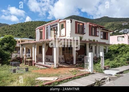 Casa danneggiato dall' uragano Irma nel settembre 2017, Road Town, Tortola, Isole Vergini Britanniche, West Indies, dei Caraibi Foto Stock